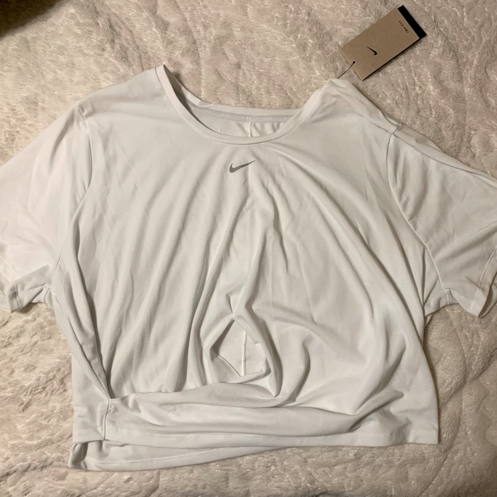 1X. White. Brand: Nike short sleeve, athletic crop top